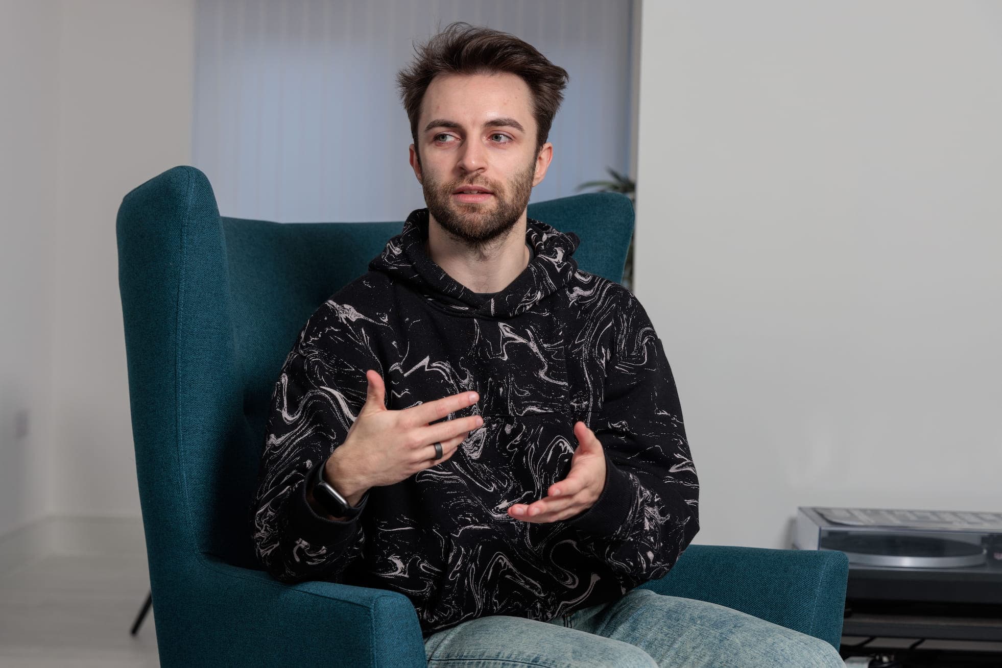 Elliot Evans explaining